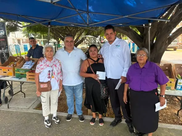 Entrega de apoyos a familias de Morelos